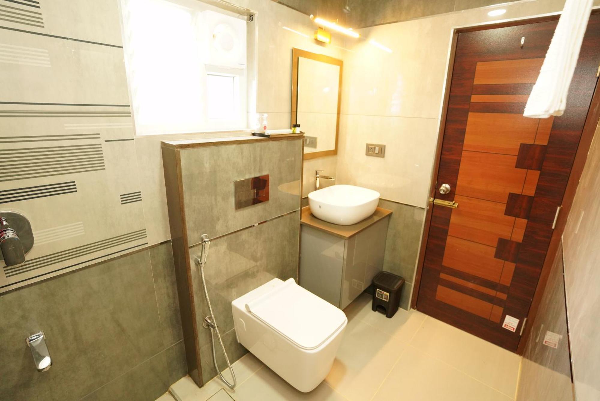 Saavees Residency Hotel Bangalore Ngoại thất bức ảnh